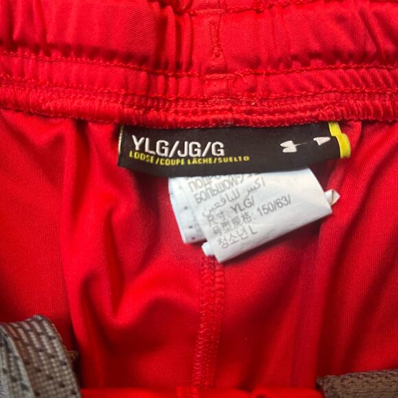 Under Armour Boy’s LG Loose Fit Red & Black Basketball Shorts - Picture 2 of 4